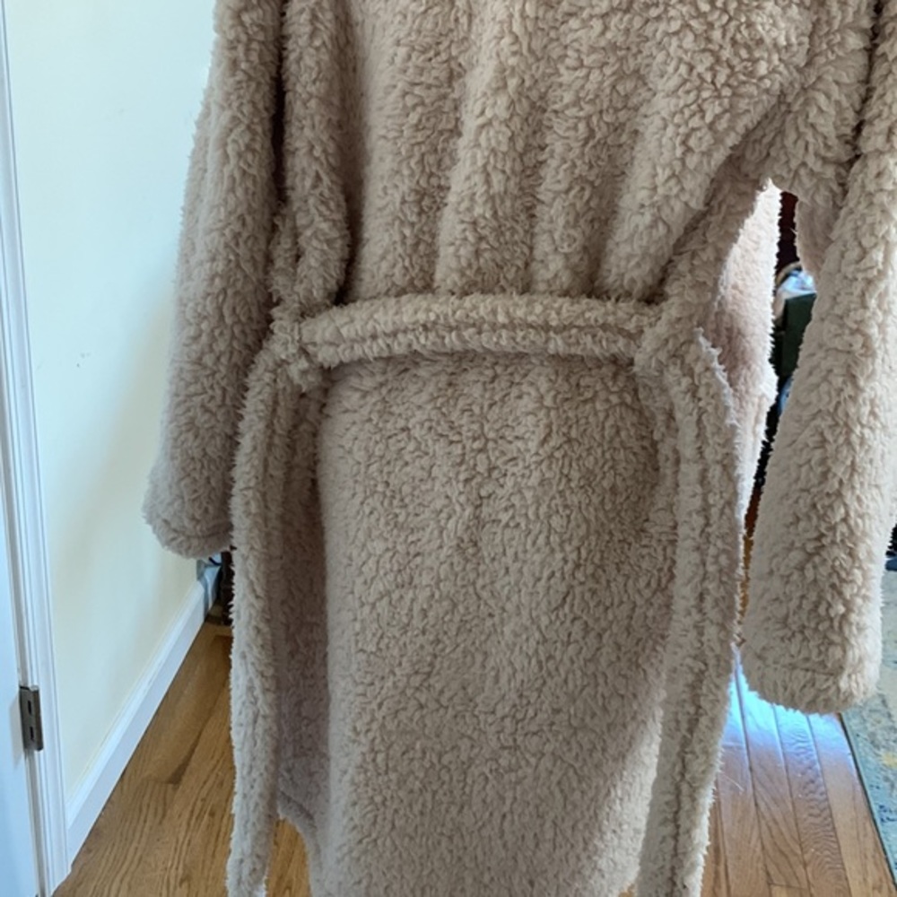 Pottery barn bathrobe! - Picture 7 of 7